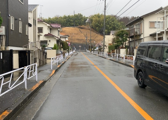 眺望を気にして物件を探す場合、前面に建物が建っていないか現地で確認しましょう！前面に建物があると景色はもちろん、日当たりや風通しにも影響が出てきます。住んだ時のことを想像しながら現地見学をしましょう。