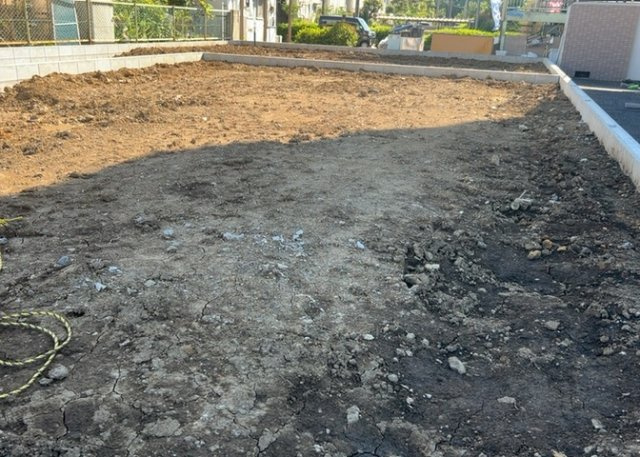 敷地内には、散水栓や立水栓があります。水道水を直接利用できるため、水を運ぶ手間を省くことが出来ます。大量の水を必要とする洗車作業や清掃などに役立ちます。その他設備とあわせて、現地でご確認ください。