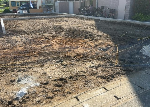 木造住宅とは土台、壁、柱など建築物の強度を支える構造体の材に木が使用されている構造を指します。構造体は建物の自重を支えるだけではなく風圧や水圧、積裁荷重などあらゆる衝撃に耐えるための基礎です。