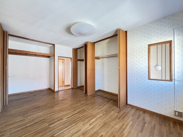 広々とした寝室です