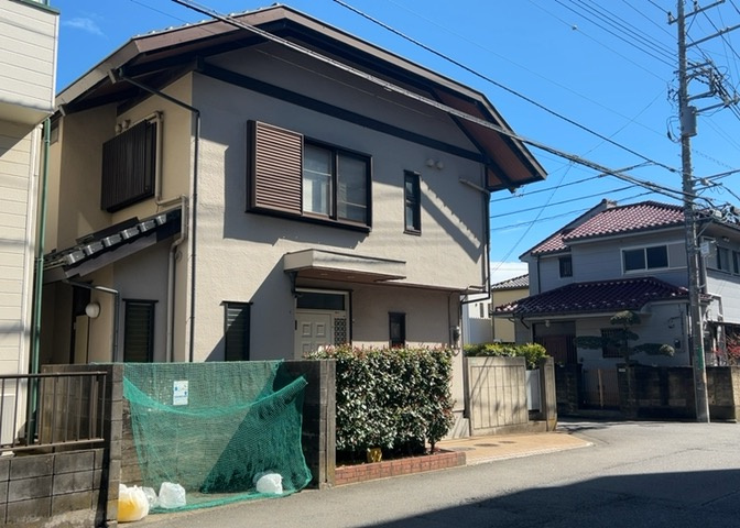 土地を買う際、住む地域の自治体や福祉の補助制度にも注目してみましょう。子供や老人の医療補助やゴミ出しのルールなど、自治体によってルールに大きな違いがあるため、暮らしやすい土地で判断するとよいでしょう。
