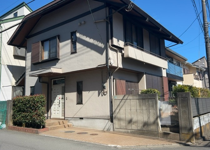 隣家の土地はどうなっているのか、生活利便施設が近くにあるのか、学校まで近いかなど、お客様のライフスタイルにあわせたイメージが重要です。また、近くにあると困る施設が近くにないかも確認するといいでしょう。