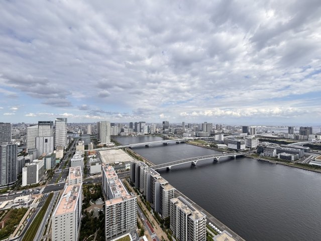 天空の特等席　東京の煌めきと、夜明けの海を独り占めする唯一無二のパノラマビュー