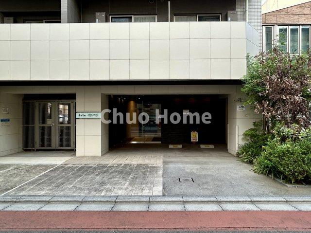 【エントランス】マンションのエントランスは、その物件の印象を決める、顔とも言える場所です。毎日通る場所ですからきれいなのが一番です。