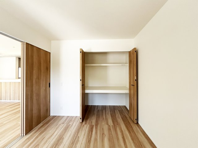使い勝手のいい洋室です