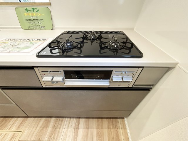 3つ口コンロなのでお料理時間も短縮できます。