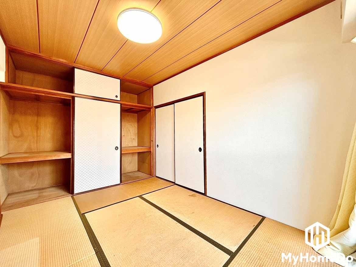 押入れにはご家族の季節の衣類や、お客様用の座布団などを収納して頂けます。