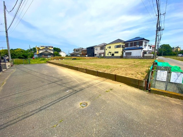 南西・北西角地で陽当り良好な敷地約113坪！穏やかな住環境に夢のマイホームはいかがでしょうか！当社一級建築士による無料の間取り作成も承ります。