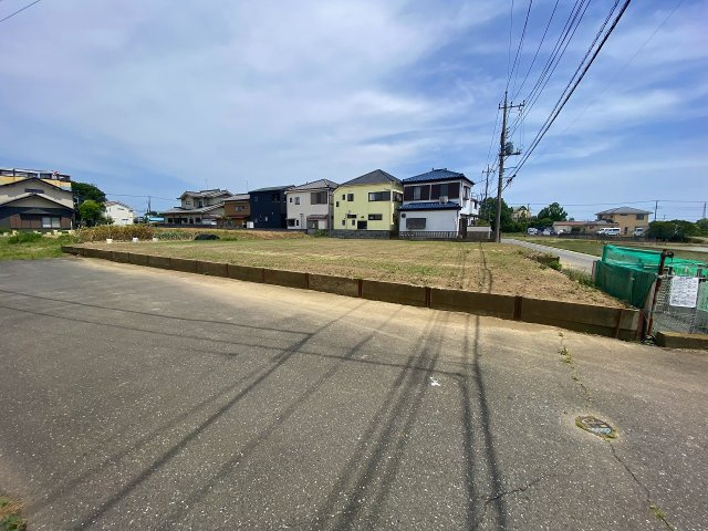 南西・北西角地で陽当り良好な敷地約113坪！穏やかな住環境に夢のマイホームはいかがでしょうか！当社一級建築士による無料の間取り作成も承ります。