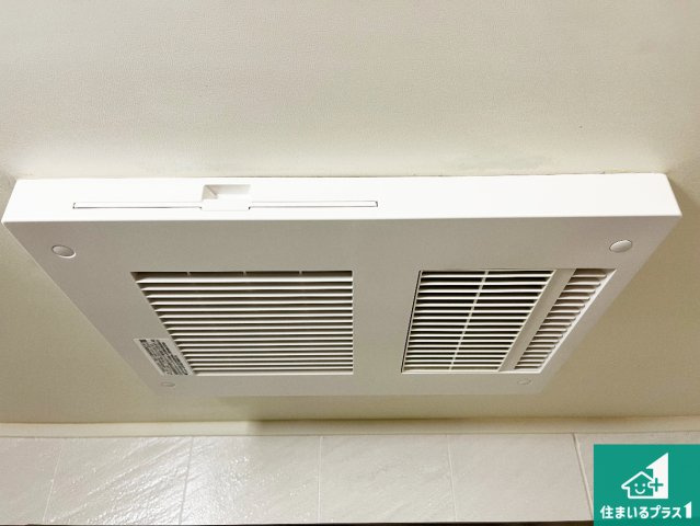雨の日も室内干し可能な浴室暖房乾燥機！　