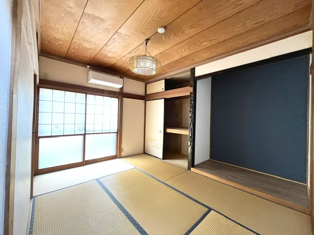 1階和室6帖。　床の間があり風情のある落ち着いたお部屋です。　ゲストルームとしてもぴったりです。