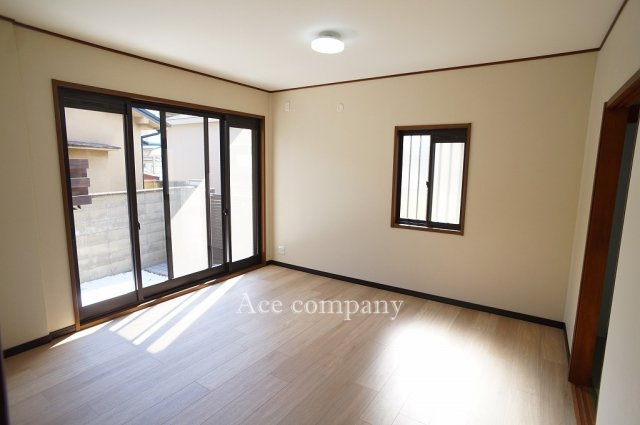 【1階：ゆったり洋室8帖】