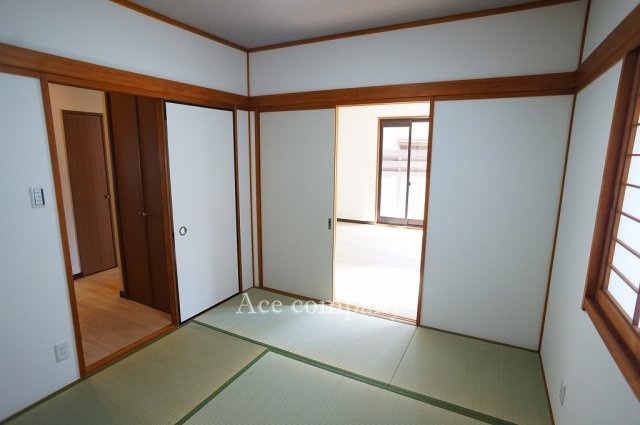 【1階：和室4.5帖】畳表替え済み☆2WAYドアです♪