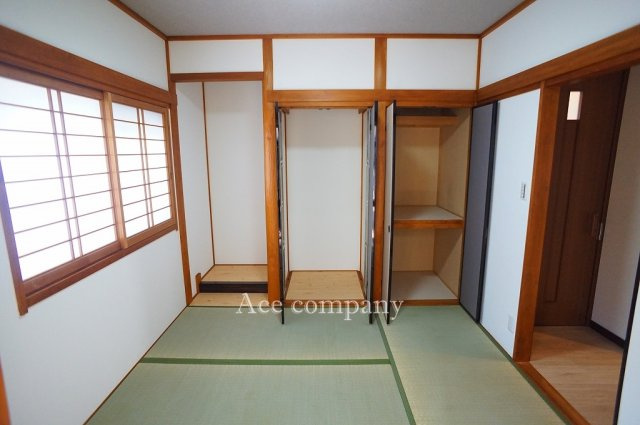 【1階：和室4.5帖】収納完備です♪