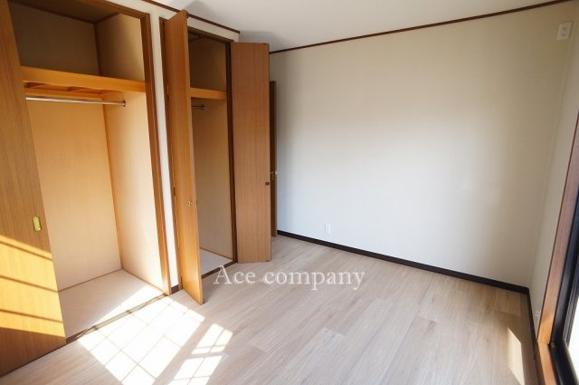 【2階：西側洋室6.5帖】大容量のクローゼット完備です！