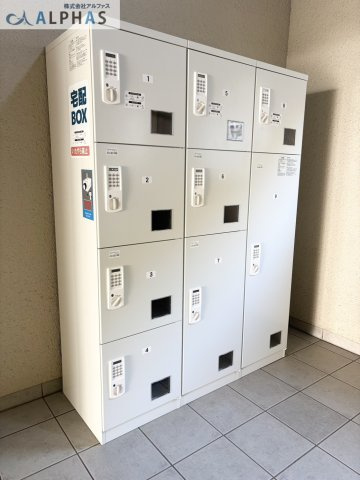 宅配ボックス付きですので時間を気にせず荷物受け取りができます♪
