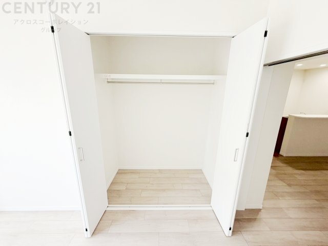 衣類やアクセサリー、小物類の収納が便利で整理整頓がしやすく、部屋の美観を保ちつつ、スペースを最大限に活用できます。衣服のしわやダメージを防ぎ、長持ちさせることができます。　