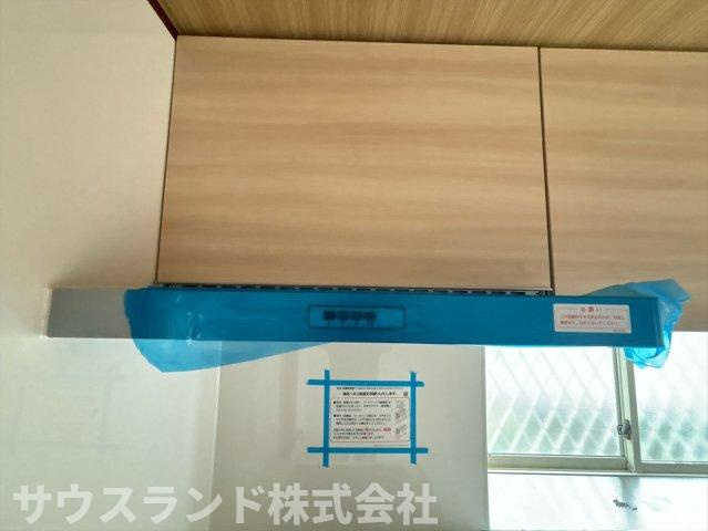お手入れが簡単なレンジフードを備えたキッチンです！煙やニオイをしっかりと吸い込み、リビングに広がるのを防ぎます。フラットなデザインで拭き掃除もサッと済ませることができ、毎日の家事負担を軽減します☆