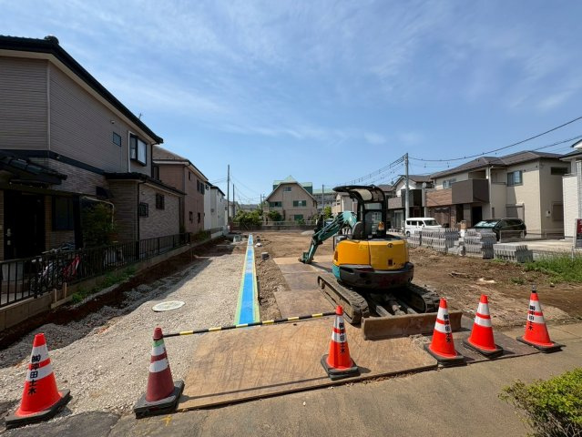 D区画　バス停から徒歩4分！閑静な住宅地！花田小学校まで徒歩2分(約160ｍ)お子様の通学は安心！スーパーマルサン越谷花田店徒歩5分(350ｍ)お買い物は近くて便利！お気軽にお問い合わせください！