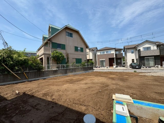 D区画　バス停から徒歩4分！閑静な住宅地！花田小学校まで徒歩2分(約160ｍ)お子様の通学は安心！スーパーマルサン越谷花田店徒歩5分(350ｍ)お買い物は近くて便利！お気軽にお問い合わせください！