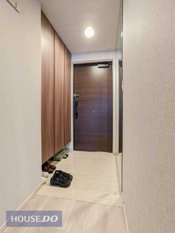 【プレミスト小山ステーションレジデンスの玄関】