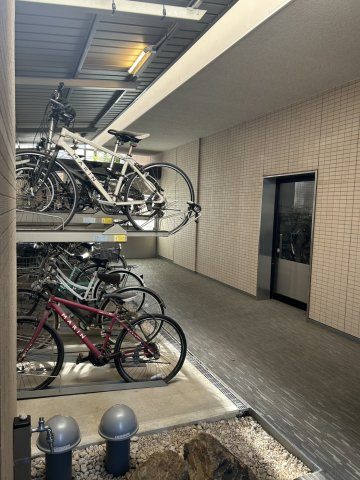 【プレミスト小山ステーションレジデンスの駐輪場】