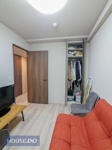 【プレミスト小山ステーションレジデンスの洋室】