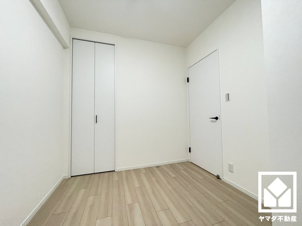 納戸はクローゼット付きの洋室としてもお使いいただけます。独立したお部屋なのでプライベートな時間をゆったり過ごせそうです。