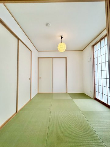 くつろぎの時間を過ごせる落ち着いた和室♪