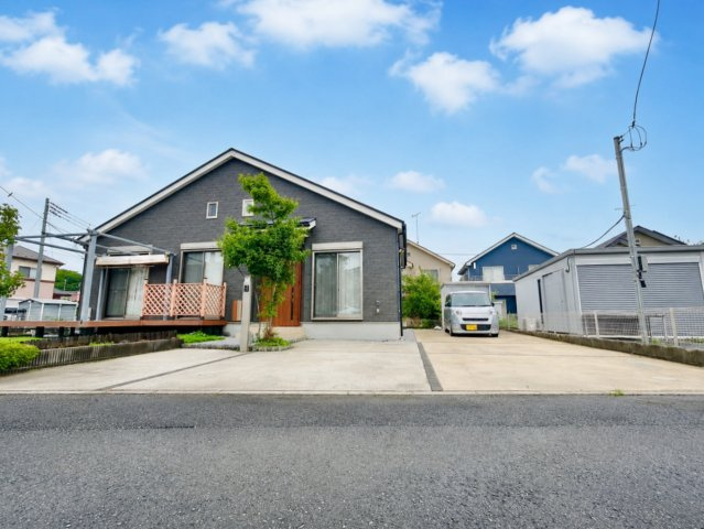 落ち着いた住環境に佇む平屋です♪
