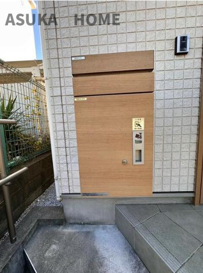 宅配ボックスが設置されていますのでお留守の時も安心ですね。