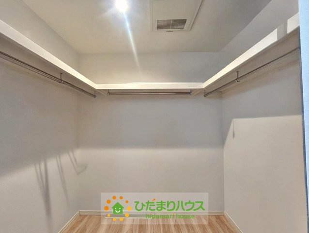 大容量のウォークインクローゼットがあり、コートも綺麗に収納できます！