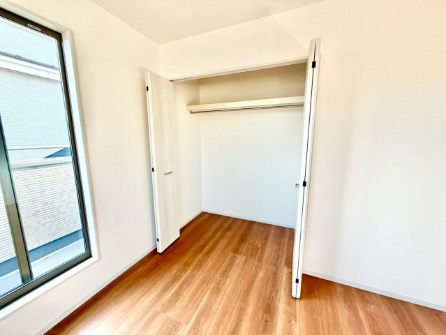2階の洋室の収納☆