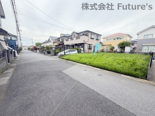前面道路含む現地写真です。
