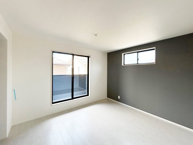 2階洋室です。バルコニーに面した明るいお部屋（施工例）