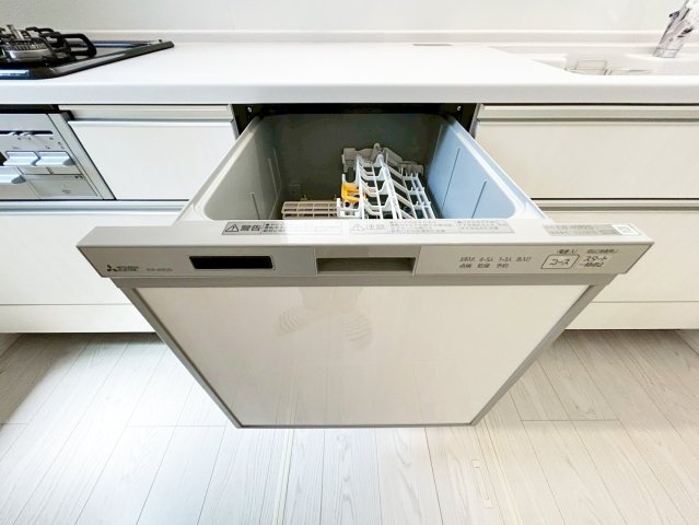 キッチンには食洗機を完備。手荒れの心配も少なく家族との時間や自分時間をゆったりと過ごせます（施工例）