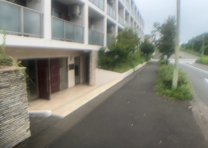 隣家の土地はどうなっているのか、生活利便施設が近くにあるのか、学校まで近いかなど、お客様のライフスタイルにあわせたイメージが重要です。また、近くにあると困る施設が近くにないかも確認するといいでしょう。