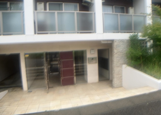 外観はマンション管理がされているかの目安になります。築年数が古いと、壁面は劣化してひび割れが生じることも！建物が古びていても細かいところが修繕されていると、きちんと管理されているなぁと感じるでしょう。