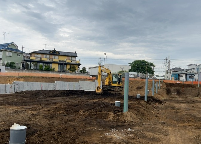 土地の形が極端に長細かったり、狭小地、あるいは道路との高低差がある傾斜地だった場合、後々売ろうとしても買い手がつかない場合もあります。後々、売却することになった時に価値の下がらない土地を選びましょう。