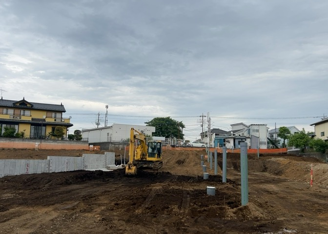 現地に行くなら、物件の周囲の地形がどうなっているかを見ることも大切です。周辺より低くなっている土地では、大雨などで水が集まりやすいため、地盤が弱くなっているということも考えられるため、注意が必要です。