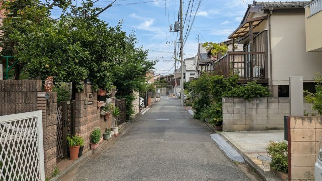 洗練された邸宅が織りなす街並みは、何年暮らしても色褪せない深い誇りと愛着を育みます。