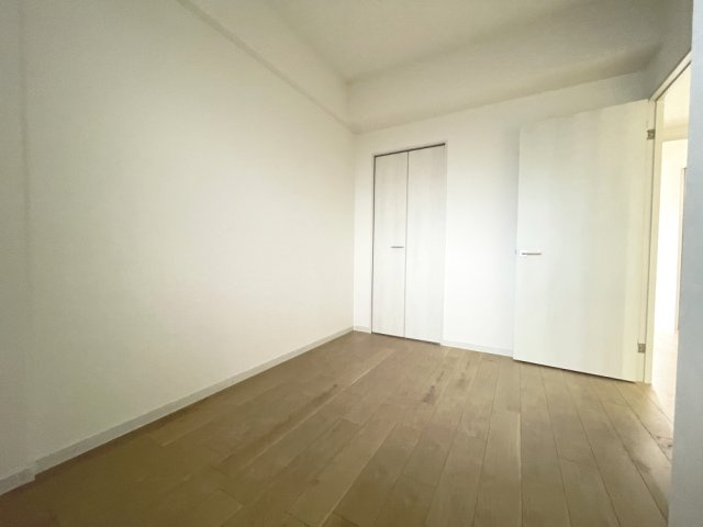 リビングから離れたお部屋は、静かに仕事をするのにもピッタリな空間です。