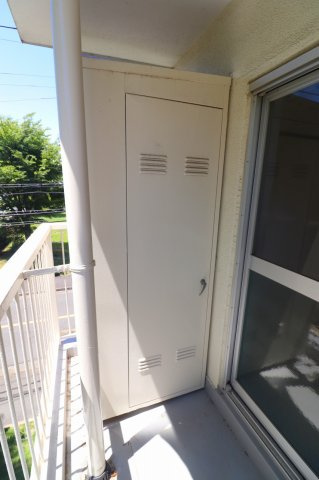 バルコニーには物置も付いています！