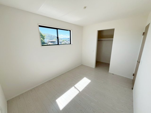 子ども部屋に好適なお部屋。内装が明るい色なのでお好みのお部屋にできます。
