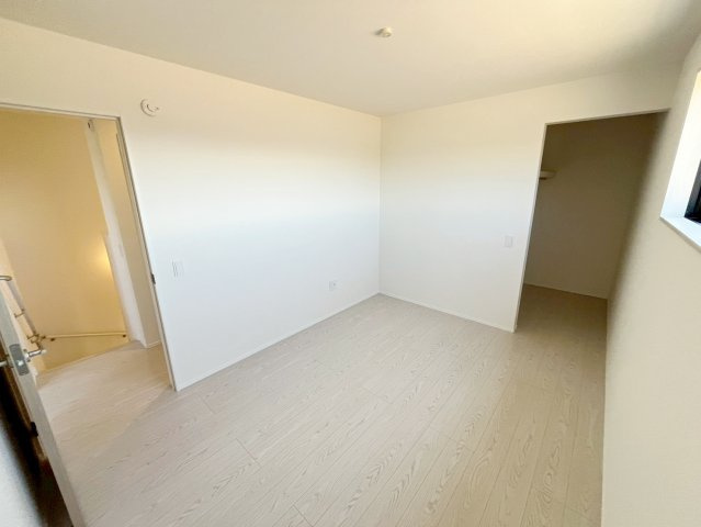 書斎や趣味部屋など、ライフスタイルに合わせ、様々な用途で使えるお部屋です。