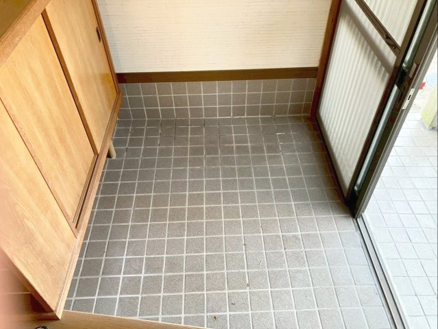シューズボックス付きで家族の靴をスッキリ整理できる玄関です！