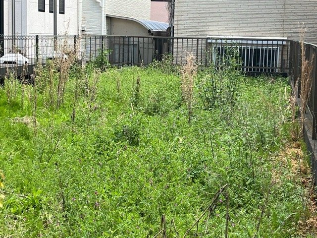 土地を買う際、住む地域の自治体や福祉の補助制度にも注目してみましょう。子供や老人の医療補助やゴミ出しのルールなど、自治体によってルールに大きな違いがあるため、暮らしやすい土地で判断するとよいでしょう。