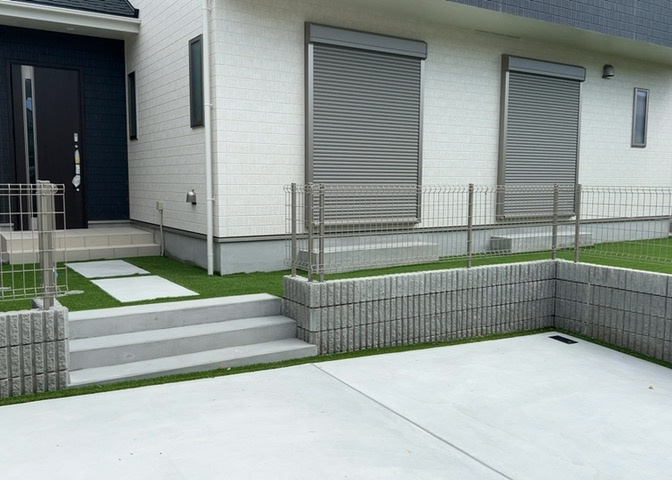 木造住宅とは土台、壁、柱など建築物の強度を支える構造体の材に木が使用されている構造を指します。構造体は建物の自重を支えるだけではなく風圧や水圧、積裁荷重などあらゆる衝撃に耐えるための基礎です。