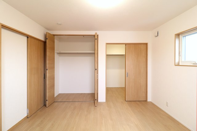 たっぷりの収納力を備えております☆