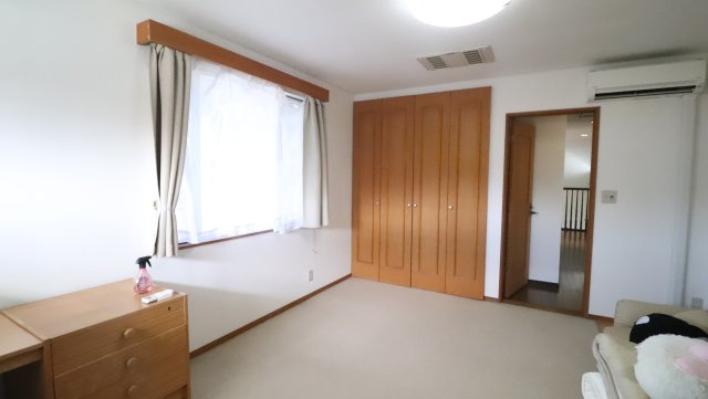 やわらかな光と安心感に包まれる部屋